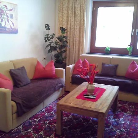 - Ferienwohnung Waldrand *