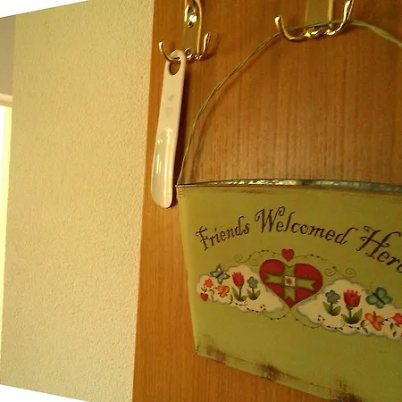 - Ferienwohnung Waldrand