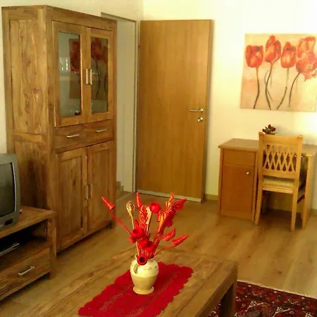 - Ferienwohnung Waldrand