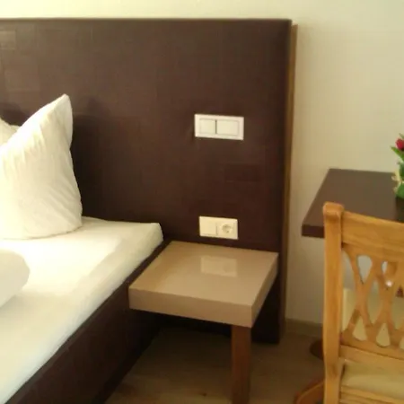 - Ferienwohnung Waldrand