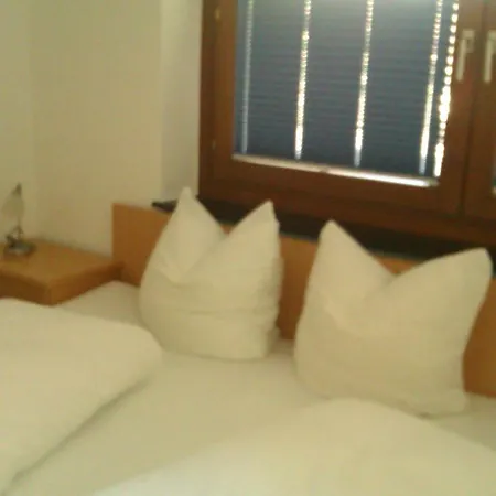 - Ferienwohnung Waldrand